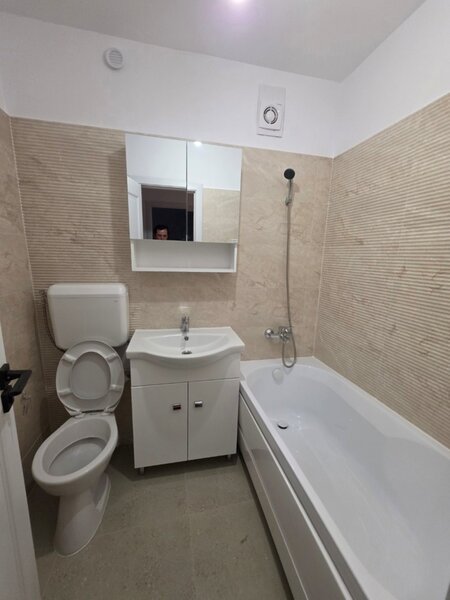 Costin Georgian, Intrarea Muncii nr. 2, 5 minute metrou renovat, Basarabia