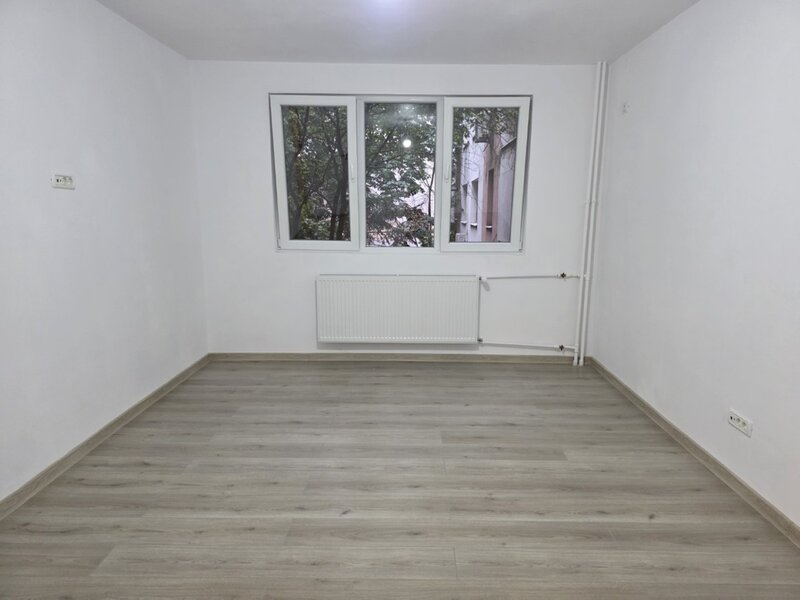 Costin Georgian, Intrarea Muncii nr. 2, 5 minute metrou renovat, Basarabia