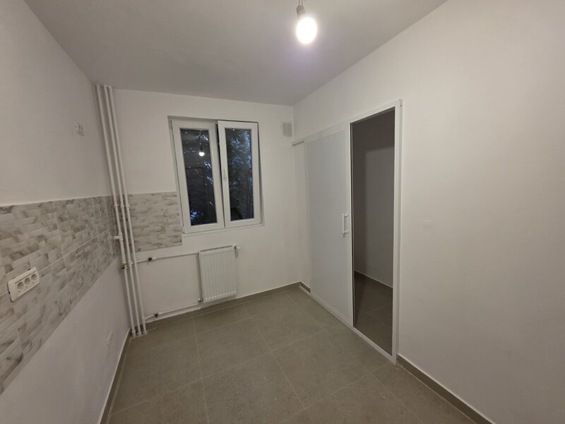 Costin Georgian, Intrarea Muncii nr. 2, 5 minute metrou renovat, Basarabia